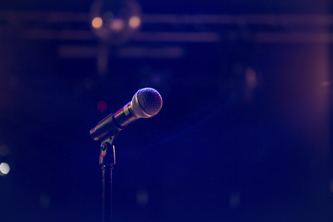 30 prompts de IA para músicos independientes: contratos, booking, redes y más